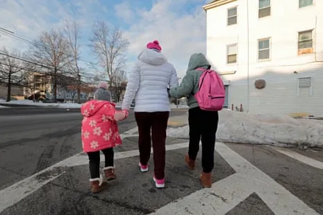 Courts Rule Opposing White House on Removing Central American Children and Venezuelans
