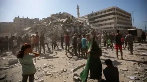 Intensified Aerial Assault Persists in the Gaza Strip