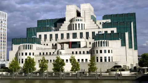 MI6 Introduces Dark Web Gateway to Attract Spies in the Russian Federation